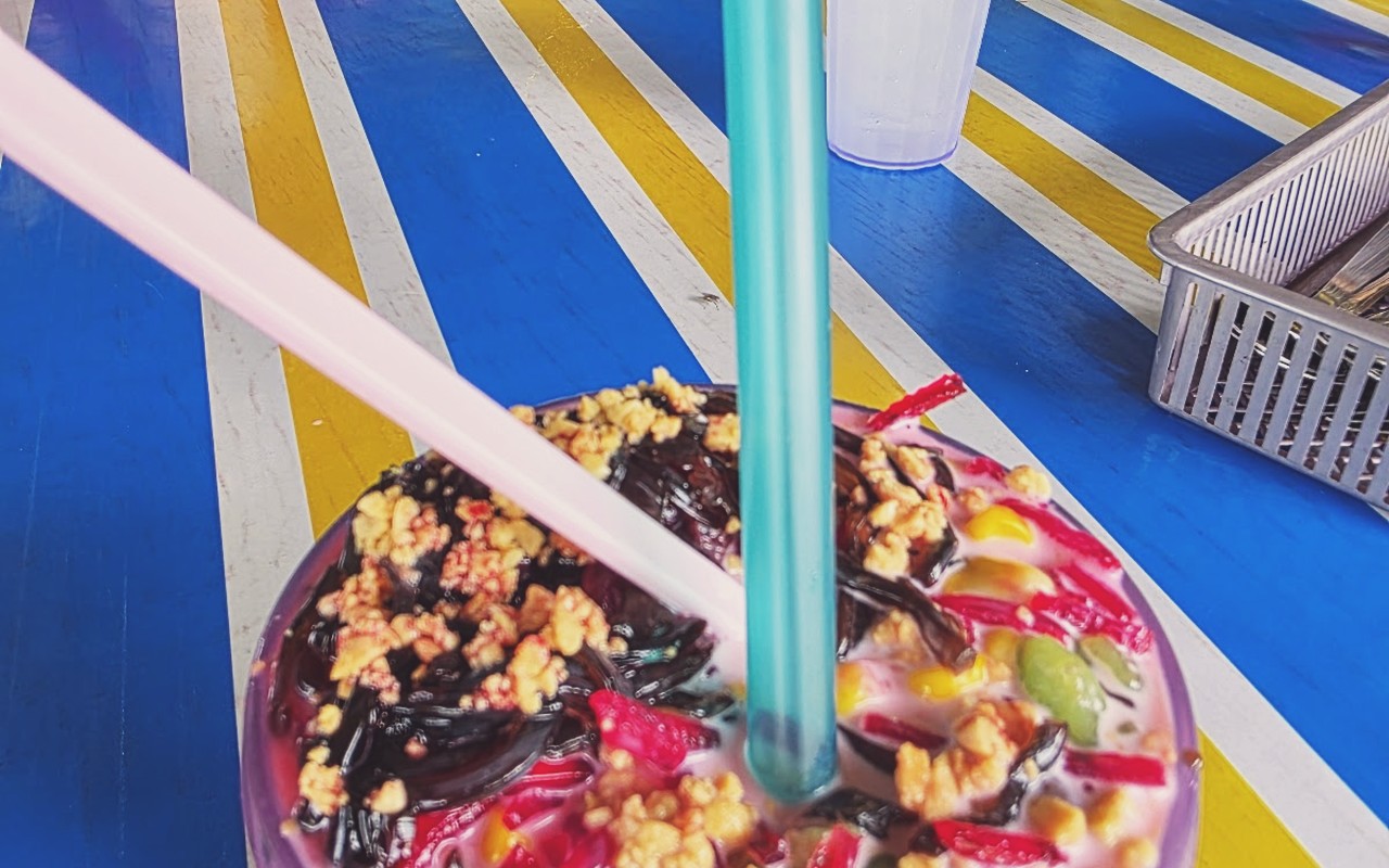 CENDOL_AP Kuala Klawang - Mangkuk ais kacang ABC berwana-warni bersiram sirap merah, susu pekat dan aneka topping segar.