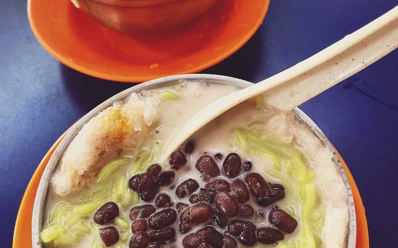 Semangkuk cendol santan sejuk pencuci mulut Kedai Rojak Ibrahim