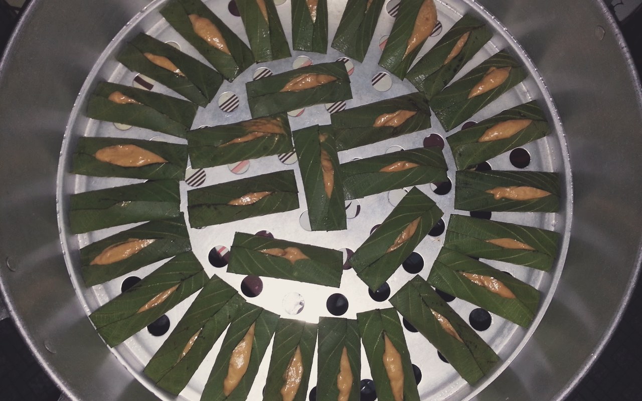 Apam Johol berinti kelapa gula enau dan pek cenderahati