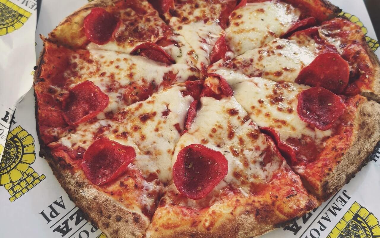 Pepperoni Pilah Pizza bakar kayu api Jemapoh Pizza Kayu Api