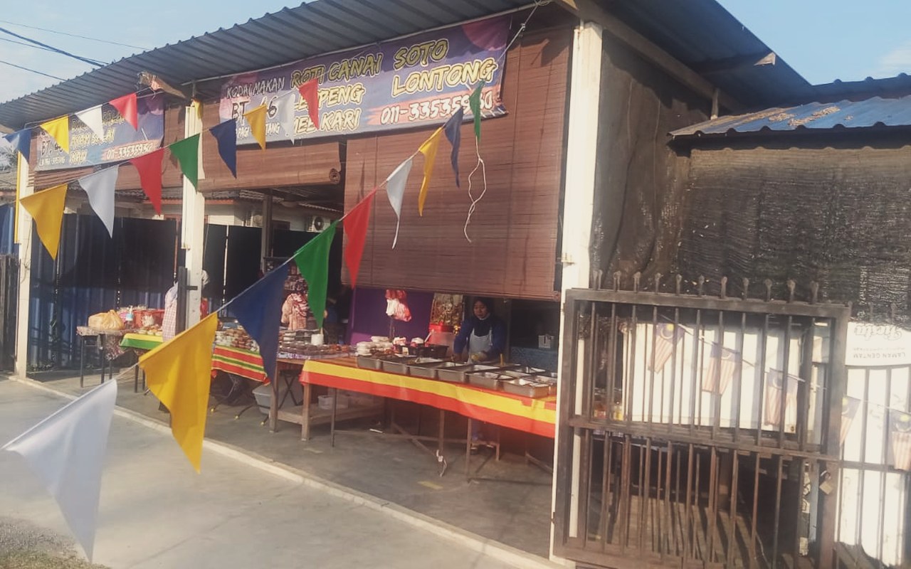 Lempeng kelapa kampung dan sambal bilis Kedai Makan Bt 46