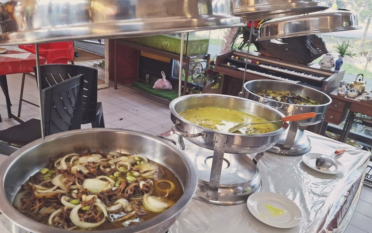 Daging salai masak lemak cili api pekat Zaini Salai House