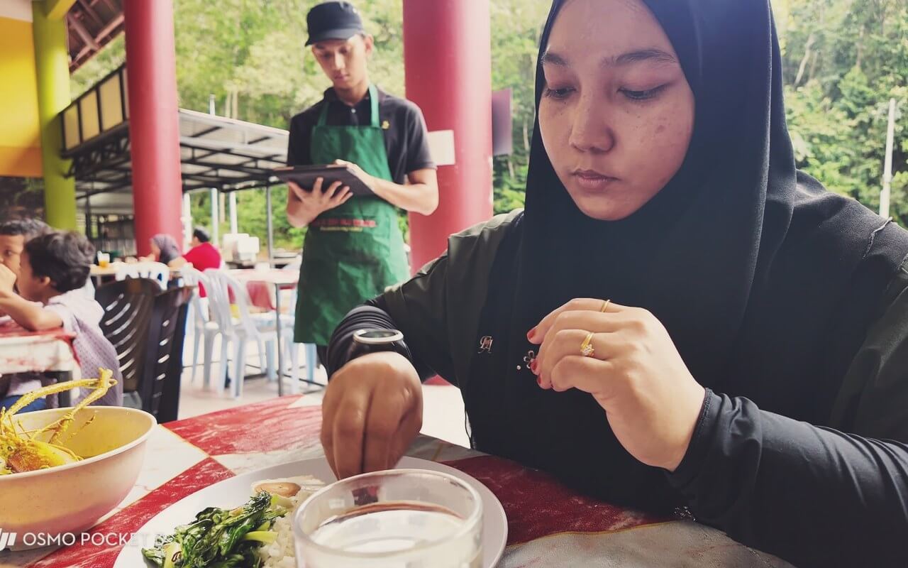 Itik salai dan keli salai gulai kuning Zaini Salai House