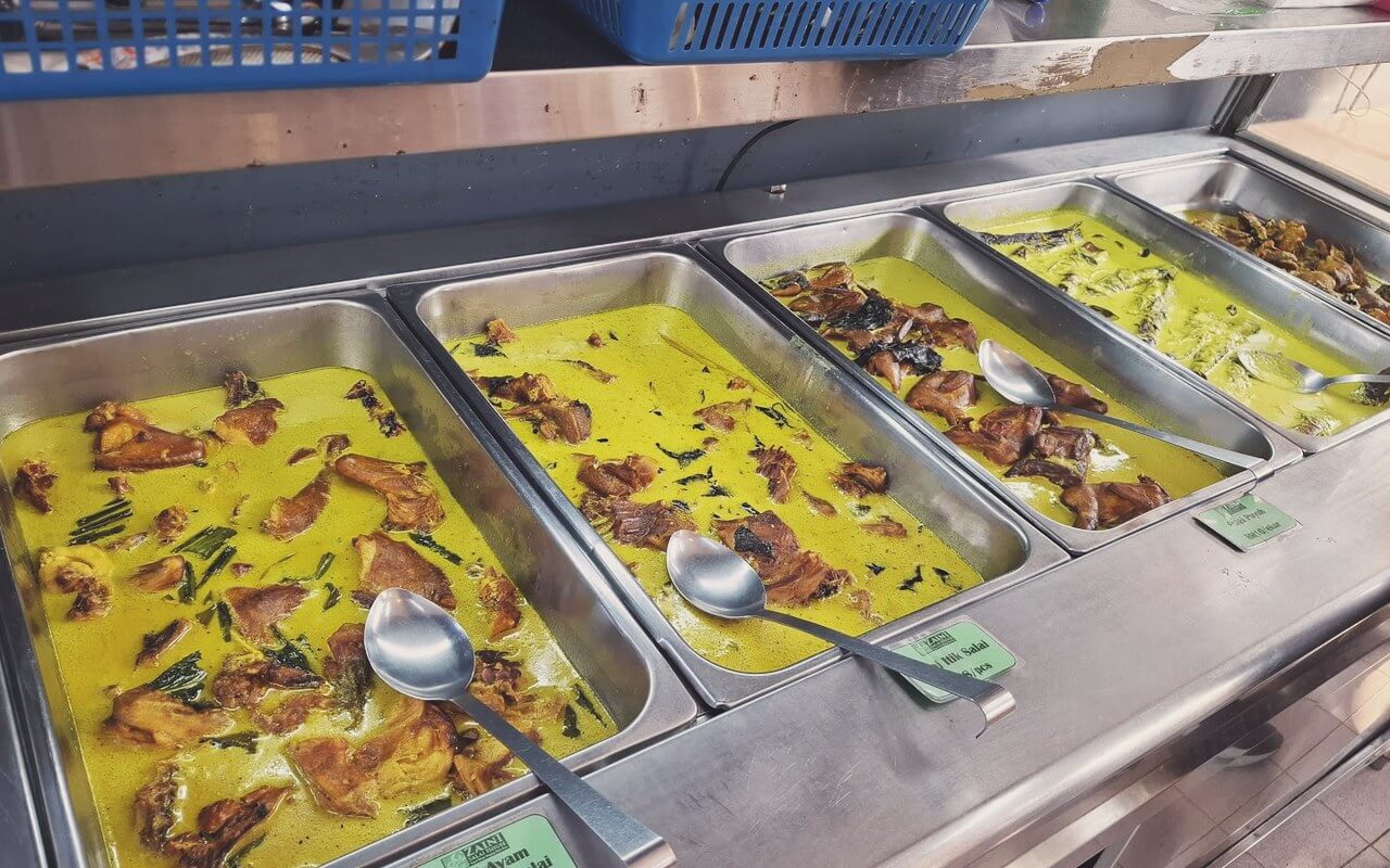 Sambal tempoyak dan ulam kampung Zaini Salai House