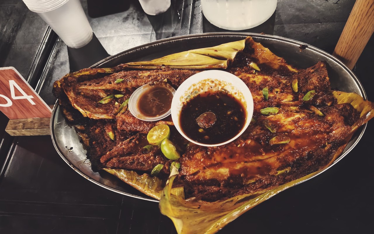 Ikan bakar daun pisang sambal berapi Batu Ompek Port Dickson