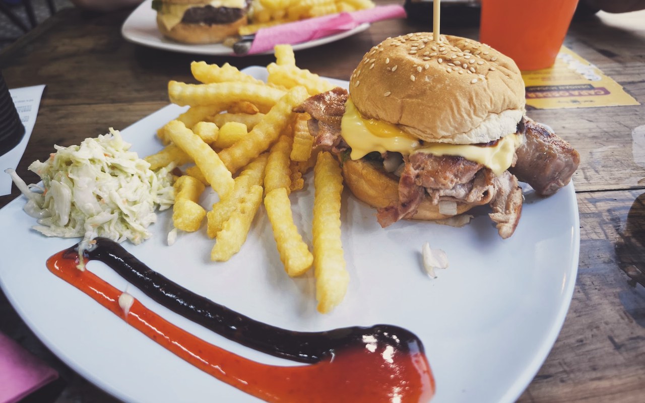 Burger daging bakar cheese leleh Mient's Burger PD
