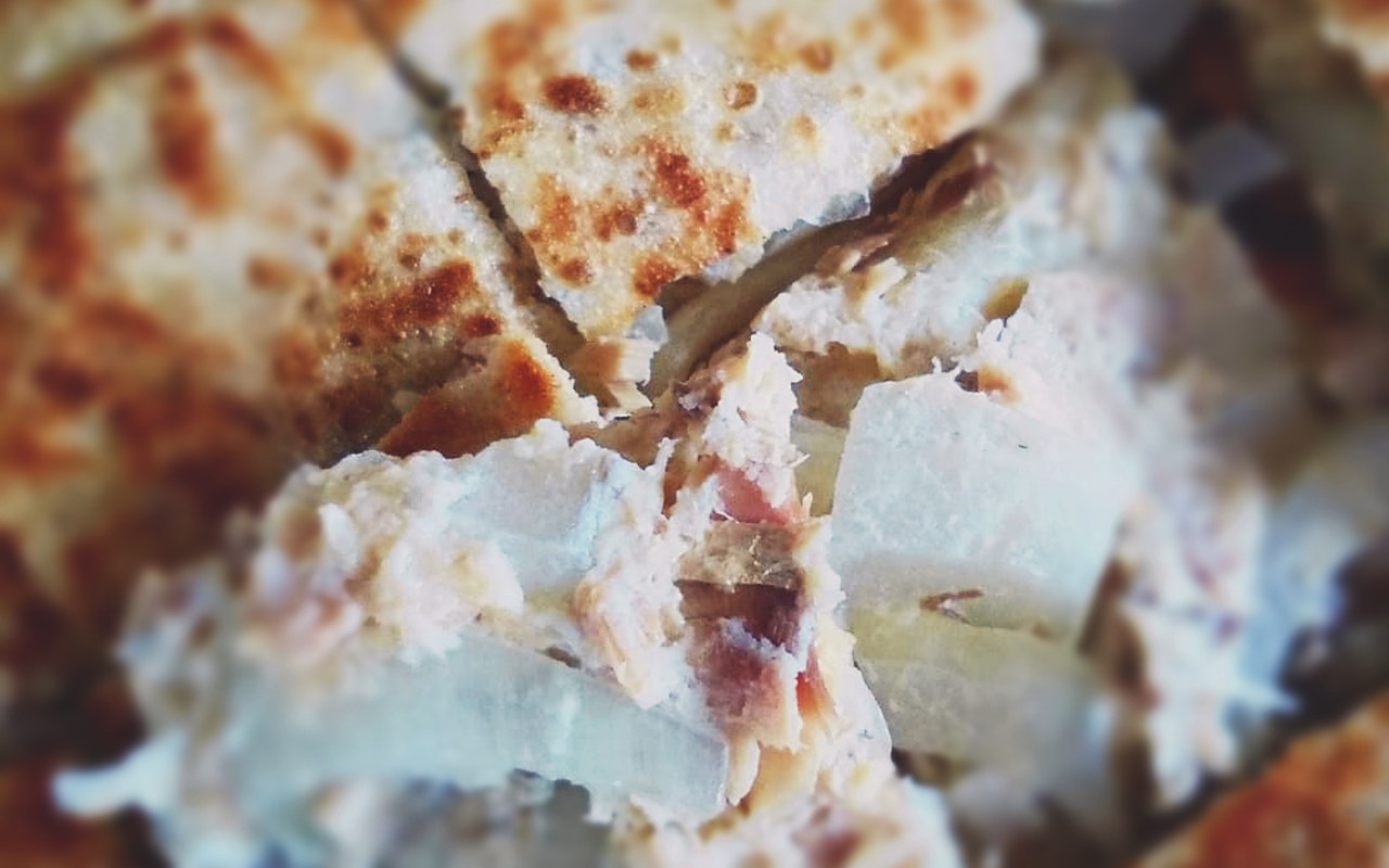 Roti canai telur rangup keemasan DeqWan Roti Canai