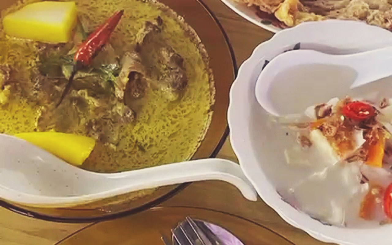 Gulai daging salai masak lemak cili api Kafe Singgahsana