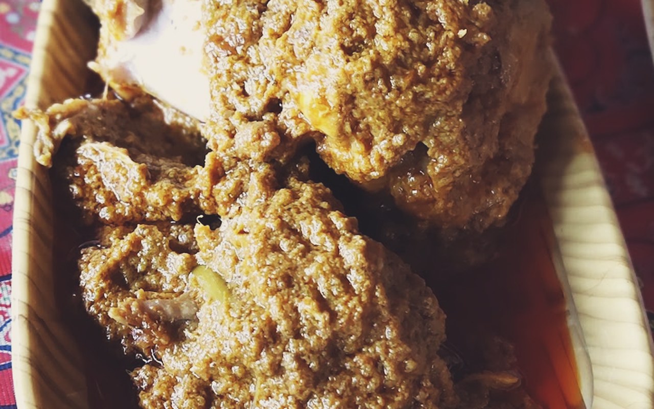 Rendang daging Minang berempah pekat Lemang Kamariah Rembau
