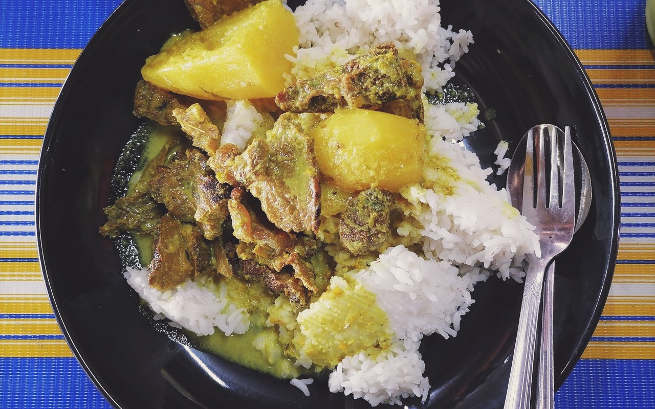 Nasi gulai daging salai masak lemak cili api Lemang Kamariah