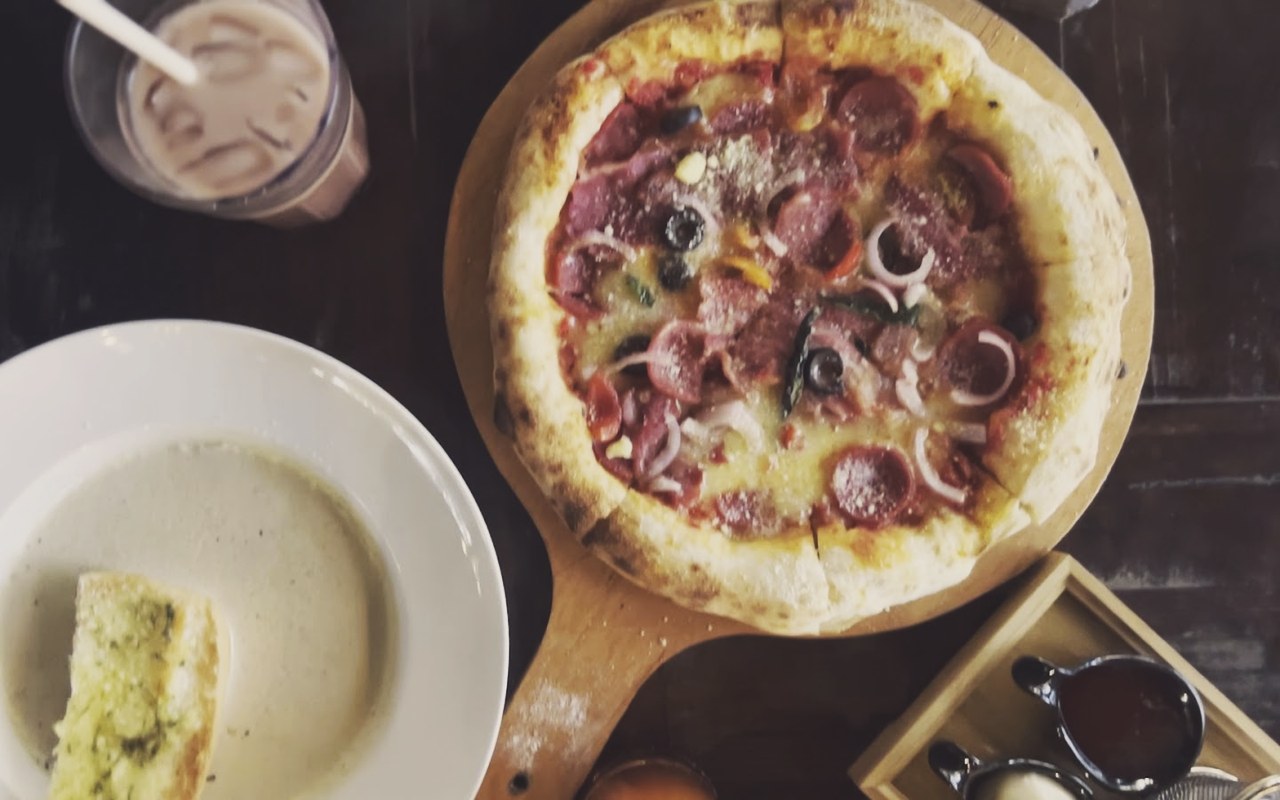 Piza artisan sup cendawan liar herba Temuan Hills Rembau