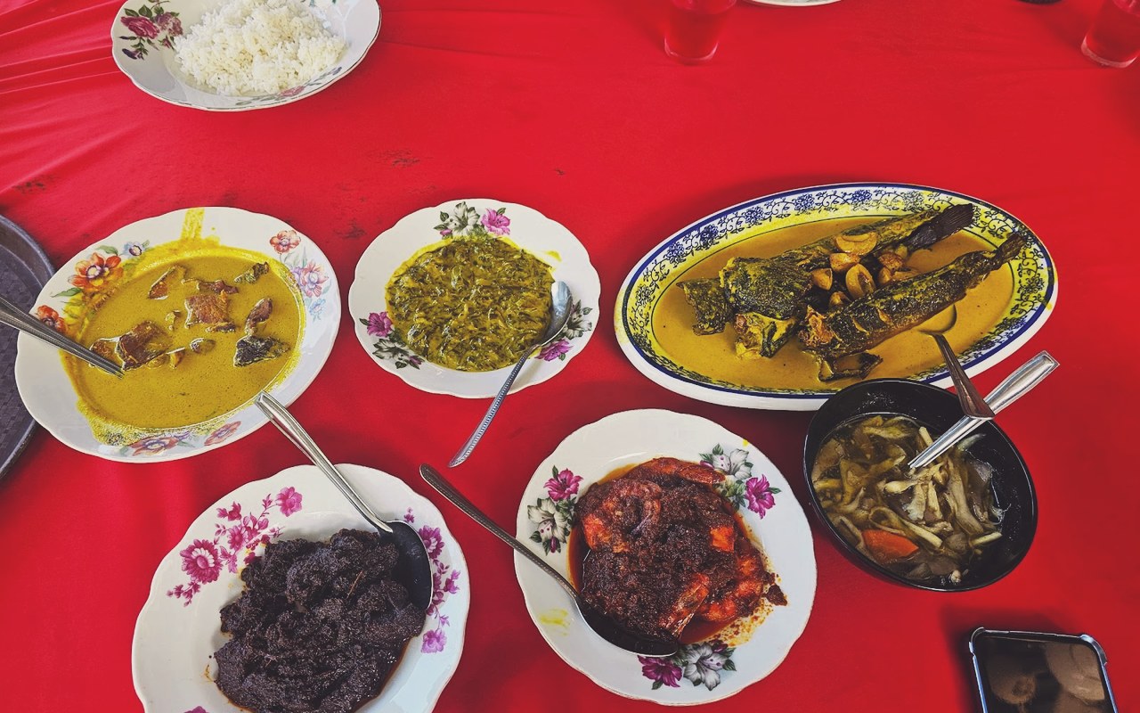 Rendang daging rempah 13 dan gulai salai Zamira Dapur Kayu Pedas