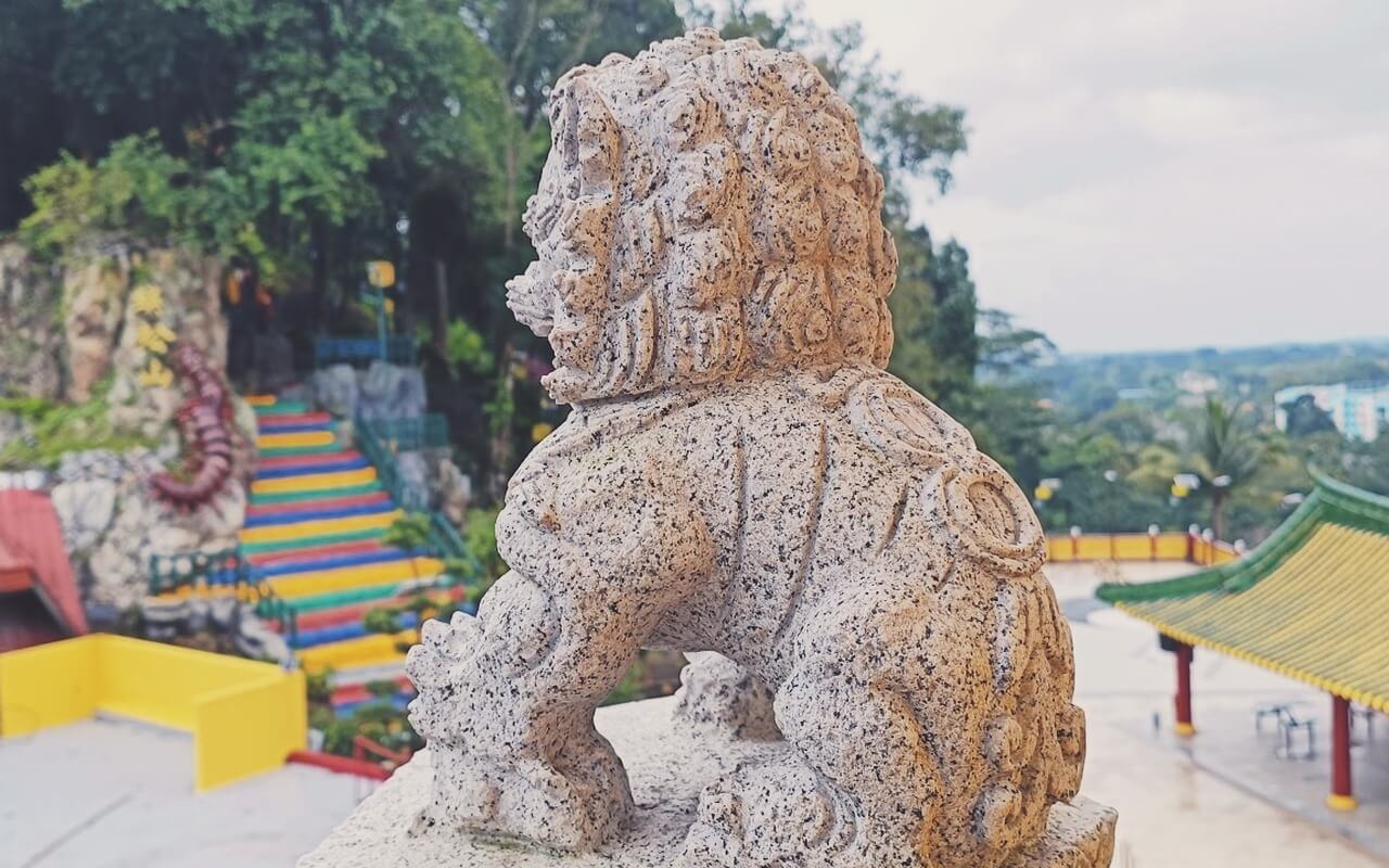 Pintu Gerbang dan Tangga Menuju Tokong Then Sze Koon Centipede Temple Seremban