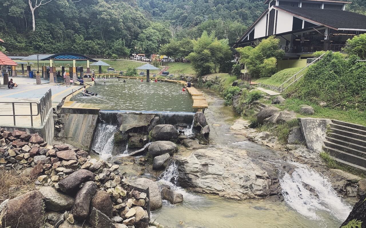 Kolam Mandi Jeram dan Empangan Bertingkat di Hutan Lipur Ulu Bendul