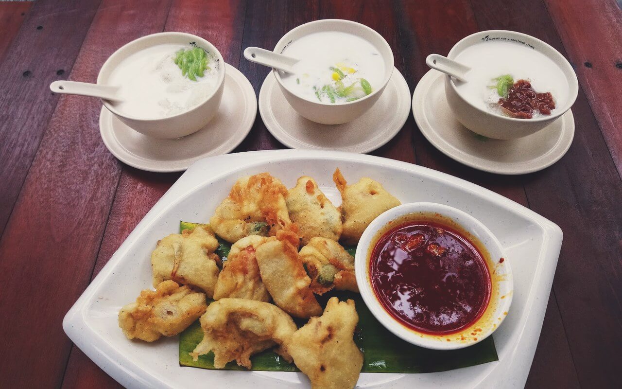 Set mangkuk cendol dan sepinggan cucur udang garing Cendol Songkok Tinggi
