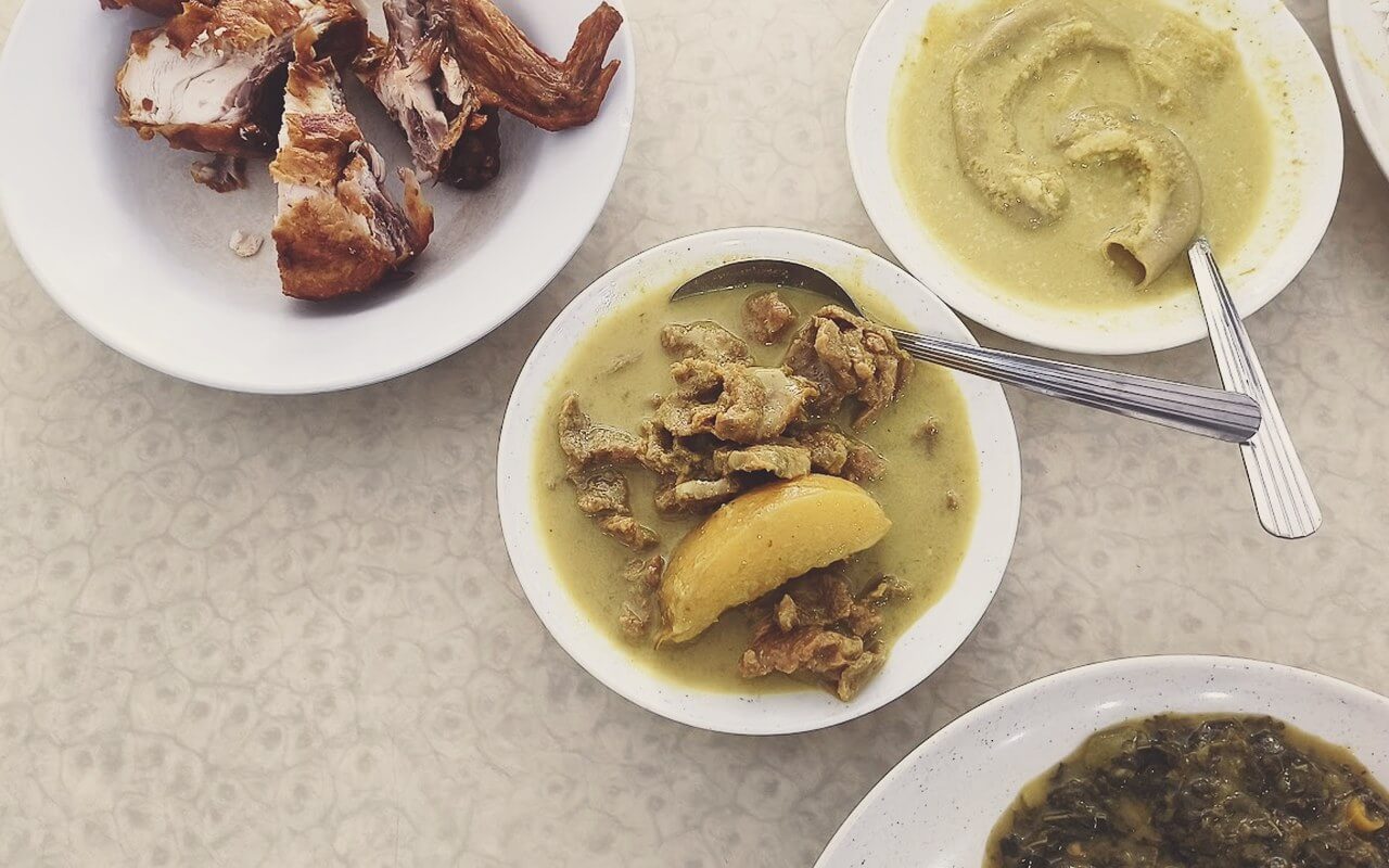 Daging salai masak lemak cili api dan ayam berempah Nelayan Rahang