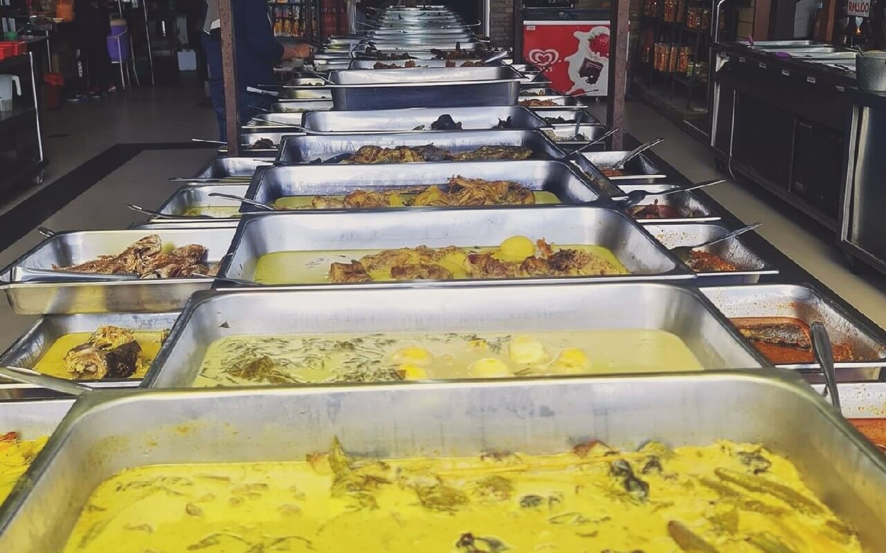 Barisan dulang gulai masak lemak cili api Warung Selera Kampung Tok Dagang