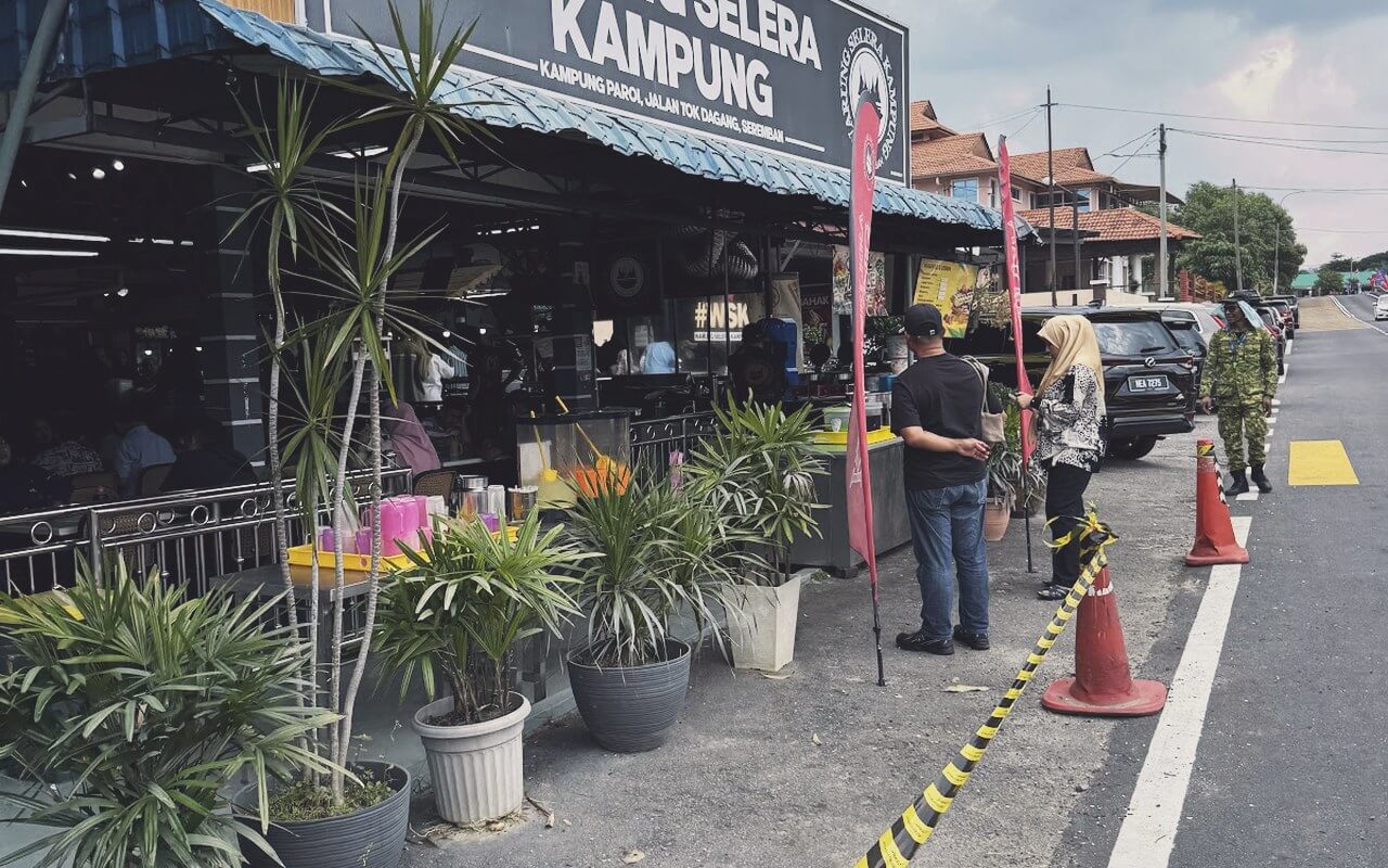 Suasana hadapan Warung Selera Kampung Tok Dagang Seremban