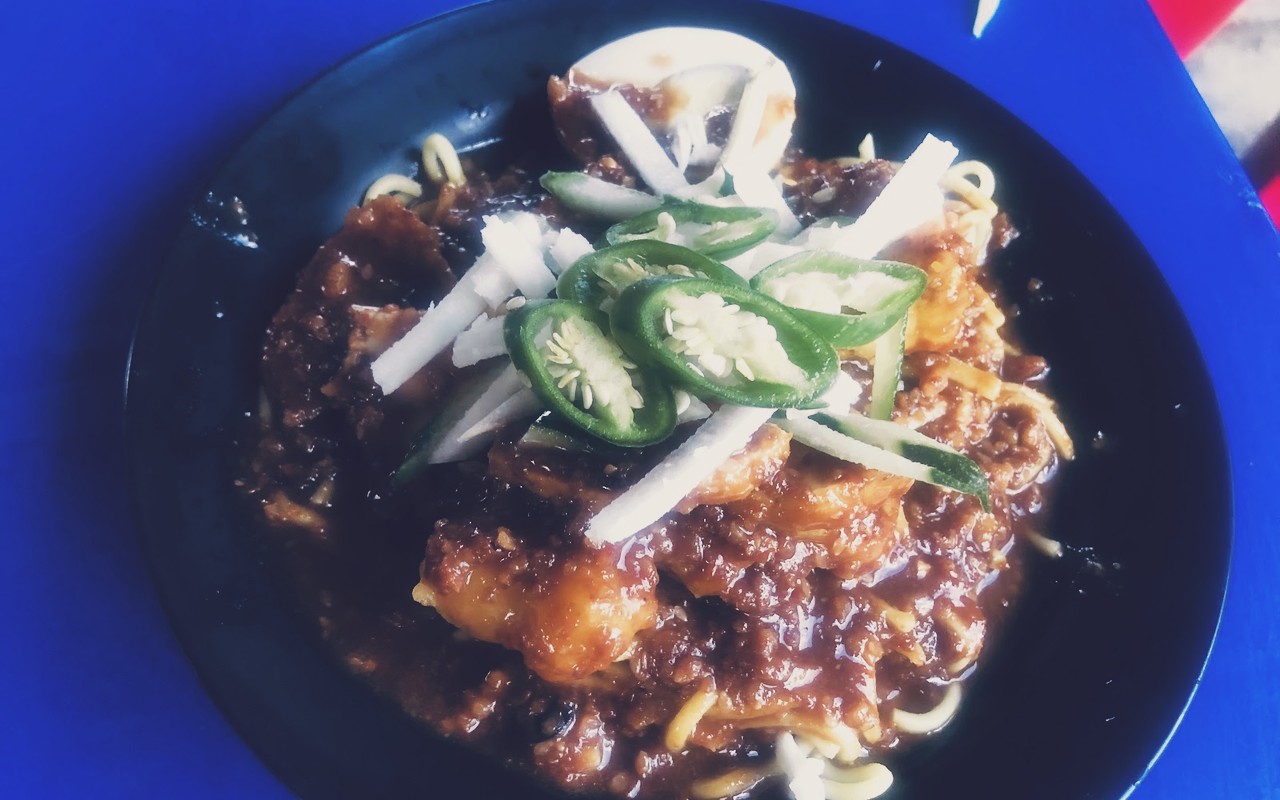 Cendol Zai Tampin - Sepinggan mee rojak tradisi Tampin bersama cucur udang garing, tauhu goreng, telur rebus dan kuah kacang likat.